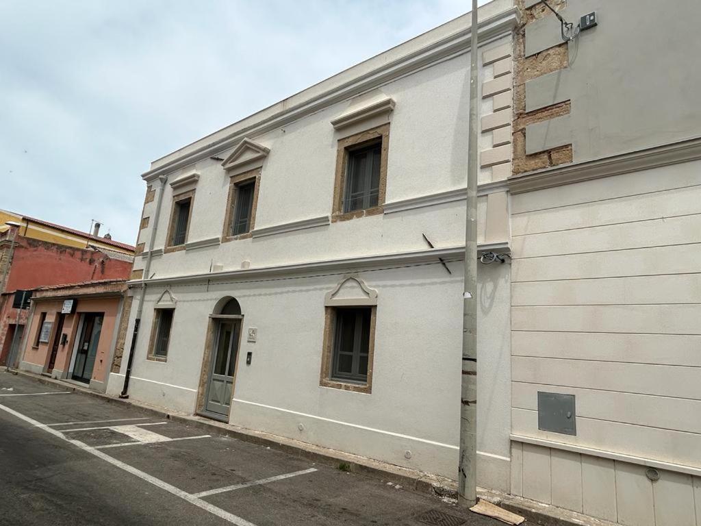Hotel Palazzo Ma.Ri.Lu. Cabras Exterior foto